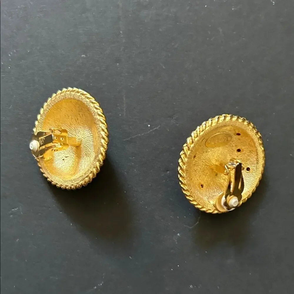 Vintage, Super Cute Gold Mesh and Pearl Hat Brooch